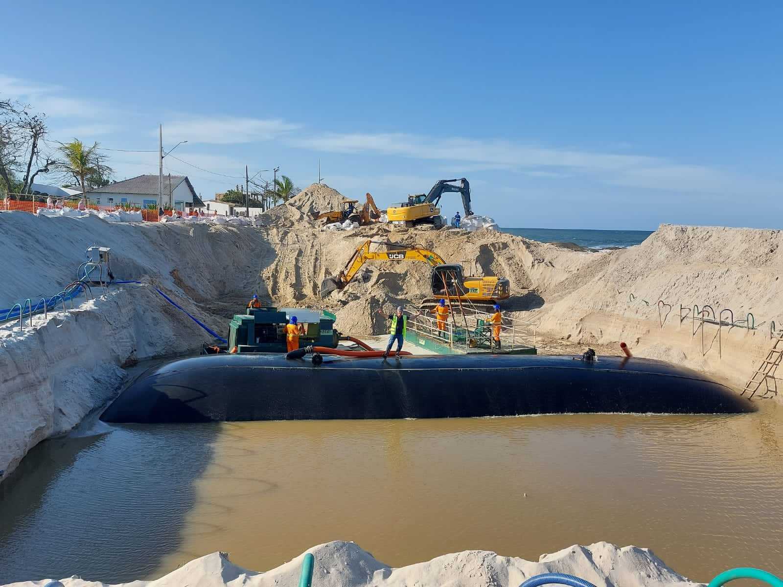 dewatering-tube-construction-sand-coast