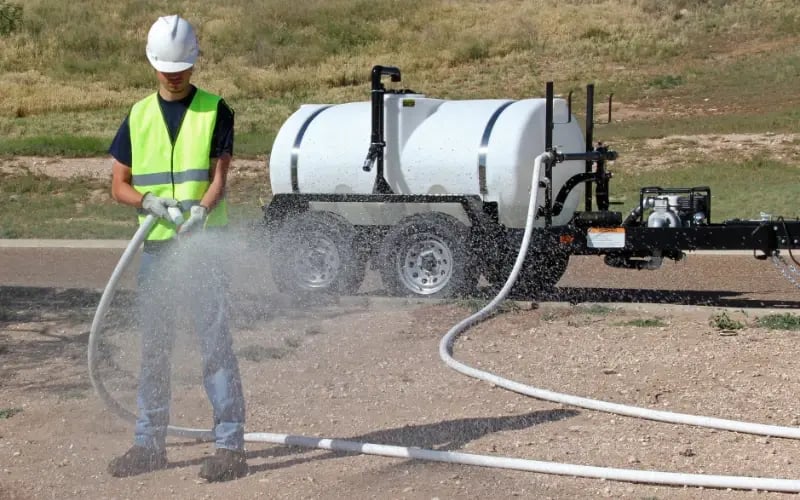 364-0631-550-express-water-wagon-man-spraying-800x500