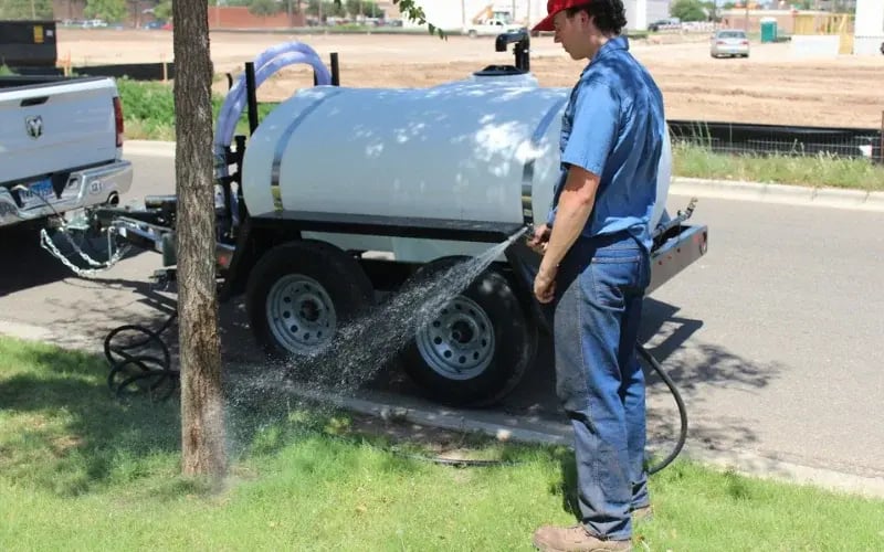 364-0631-550-express-water-wagon-man-spraying-tree-watering-800x500