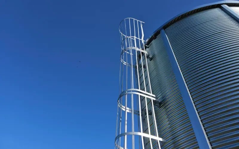 374-0520-tank-access-ladder-800x500-032026