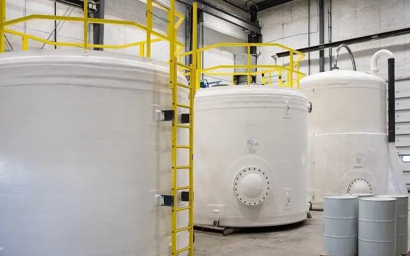 370-0908-white-fiberglass-tanks-withyellow-ladder-800x500-032026