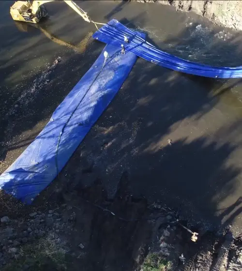 Internal baffle stabilizes the cofferdam