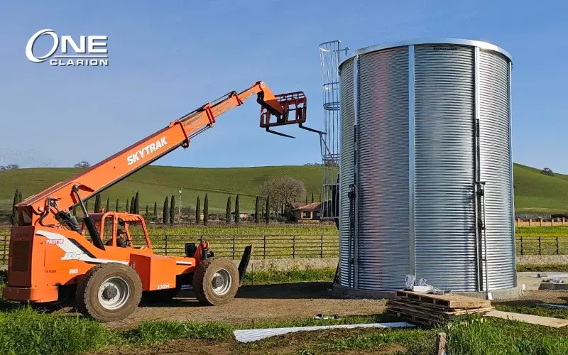 374-0520-tank-installation-crane-500x800-022026