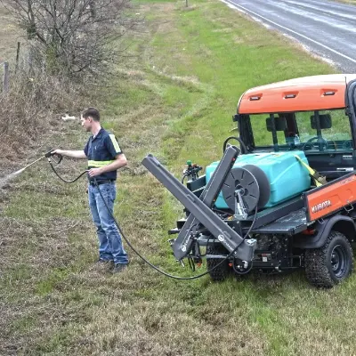 364-0548-field-boss-man-spraying-sideroad-400x400-032026