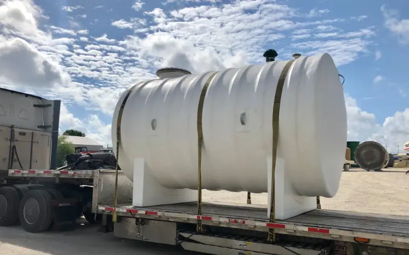 370-0634-white-horizintal-storage-tanks-on-flat-bed-800x500-032026
