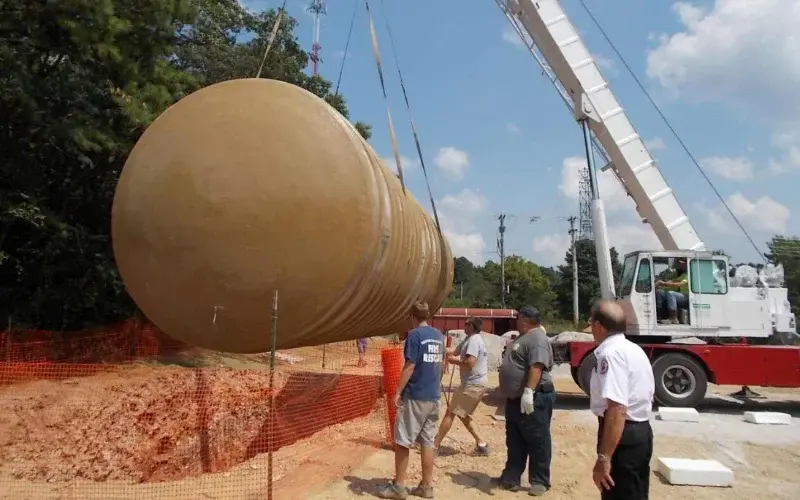 370-0634-underground-frp-brown-tank-installation-800x500-122025